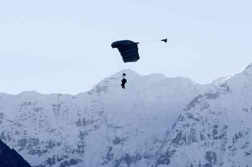 Video Of The Week - Skydiving Over Mt. Everest